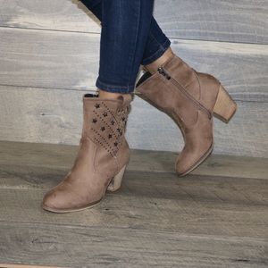 Estelar Taupe Cowgirl Boots